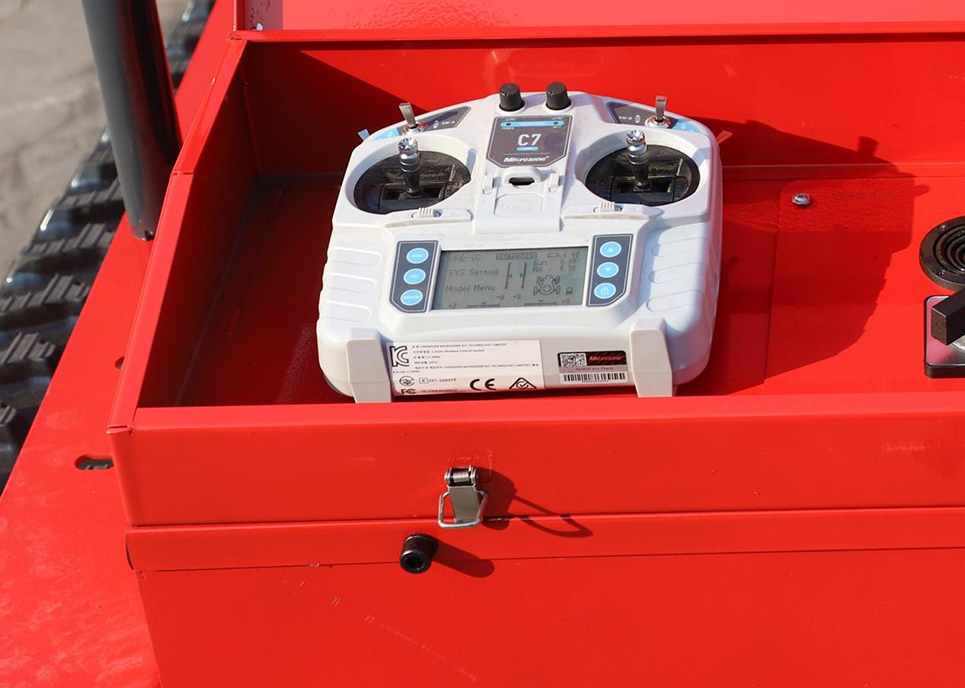 Corta-relva com controle remoto