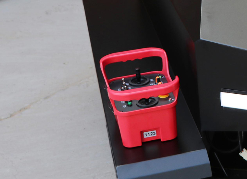 Corta-relva multiusos.jpg Corta-relva multiusos.jpg