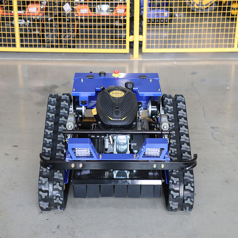 O novo cortador de relva RC550S foi projetado especificamente para declives e terrenos irregulares. O novo cortador de relva RC550S foi projetado especificamente para declives e terrenos irregulares.