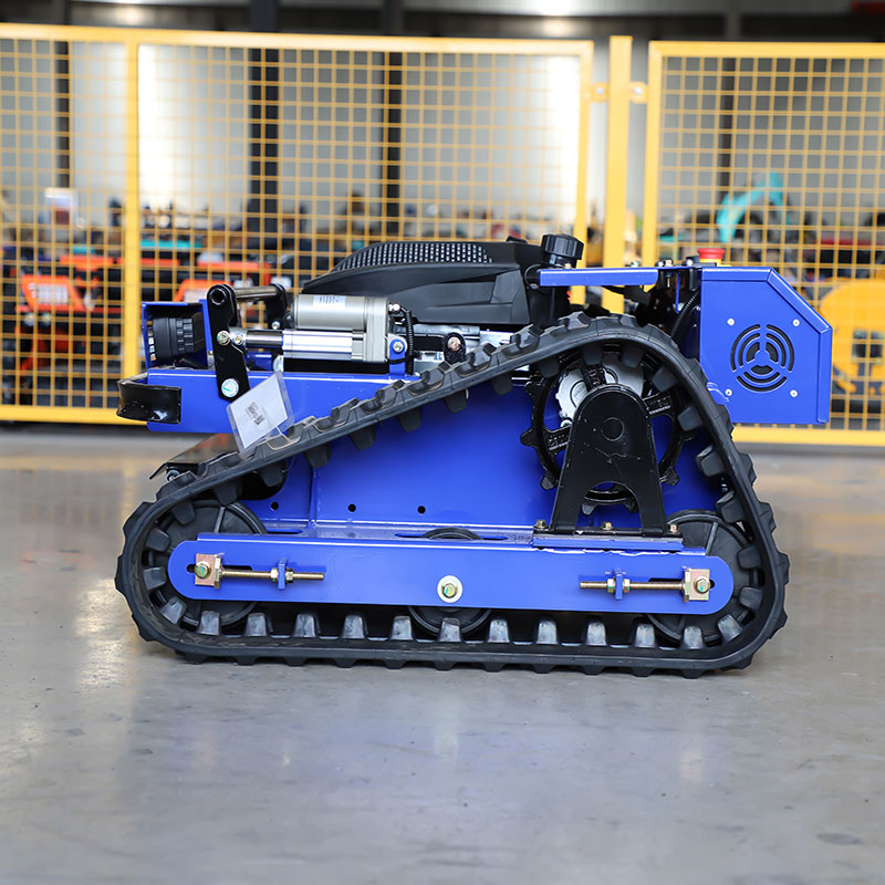 O novo cortador de relva RC550S foi projetado especificamente para declives e terrenos irregulares. O novo cortador de relva RC550S foi projetado especificamente para declives e terrenos irregulares.